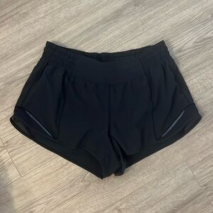 lululemon black high rise hotty hot 2.5” shorts